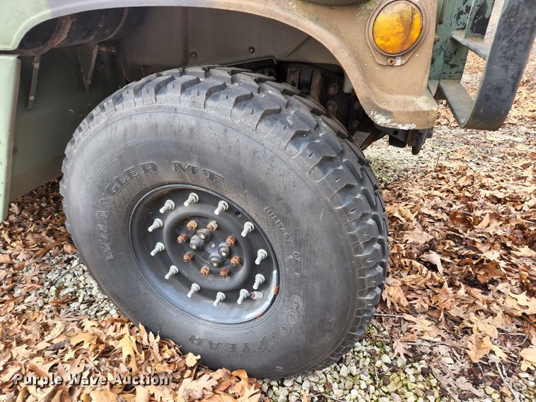 image for item JG9193 1990 Am General M998 Humvee  SUV