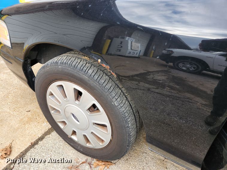 image for item JG9194 2010 Ford Crown Victoria Police Interceptor