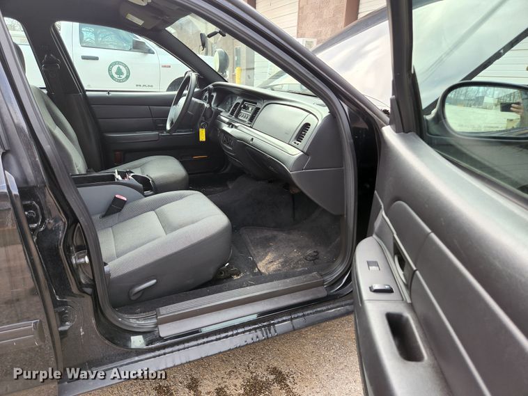 image for item JG9194 2010 Ford Crown Victoria Police Interceptor