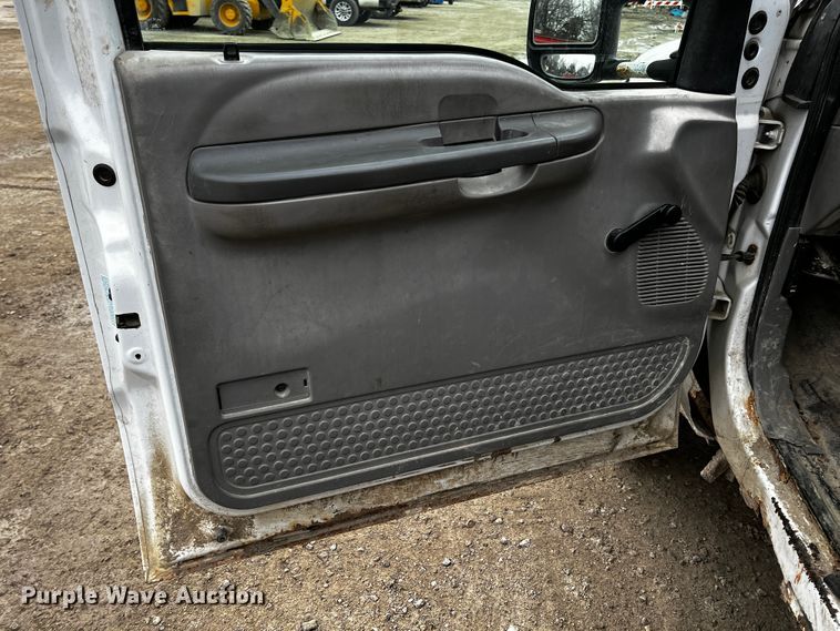 image for item JH9311 2000 Ford F450 Super Duty XL  flatbed truck