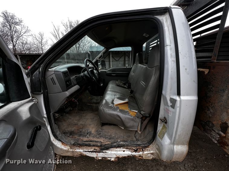 image for item JH9311 2000 Ford F450 Super Duty XL  flatbed truck