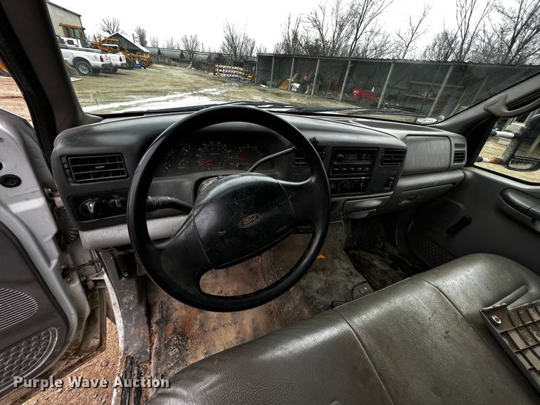 image for item JH9311 2000 Ford F450 Super Duty XL  flatbed truck