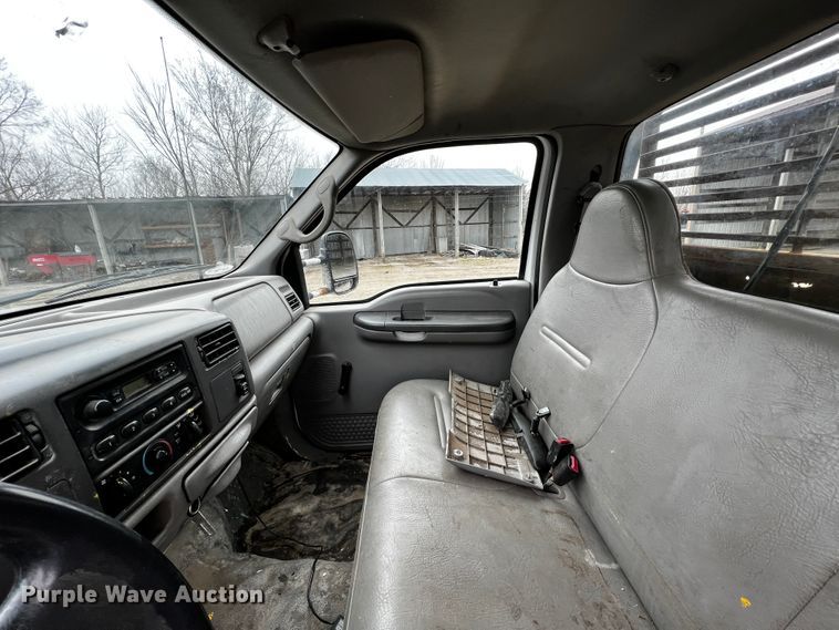 image for item JH9311 2000 Ford F450 Super Duty XL  flatbed truck