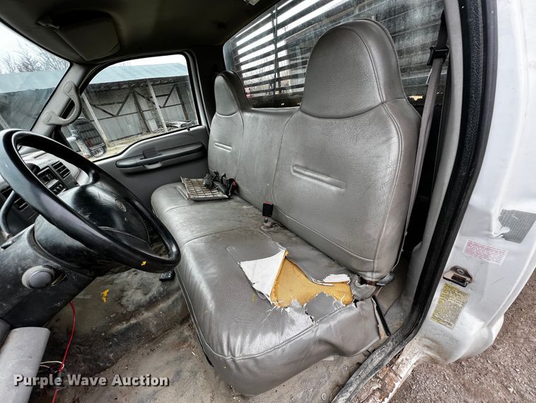 image for item JH9311 2000 Ford F450 Super Duty XL  flatbed truck