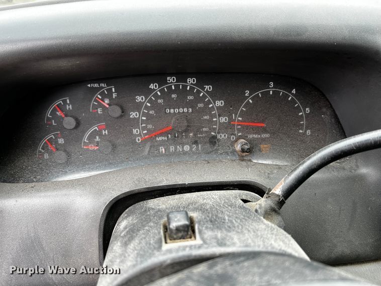 image for item JH9311 2000 Ford F450 Super Duty XL  flatbed truck