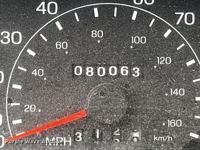 image for item JH9311 2000 Ford F450 Super Duty XL  flatbed truck