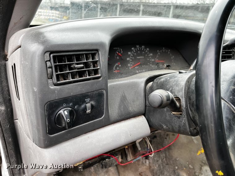 image for item JH9311 2000 Ford F450 Super Duty XL  flatbed truck