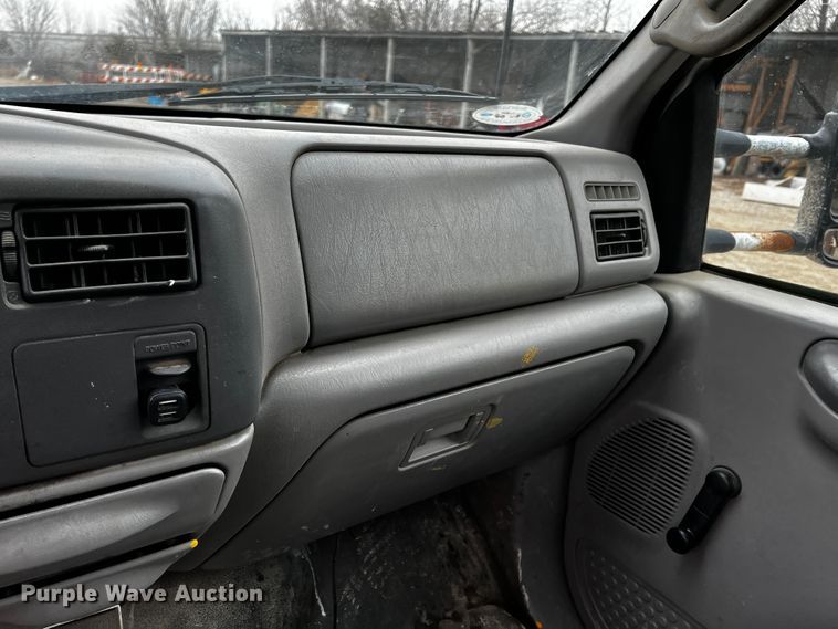 image for item JH9311 2000 Ford F450 Super Duty XL  flatbed truck