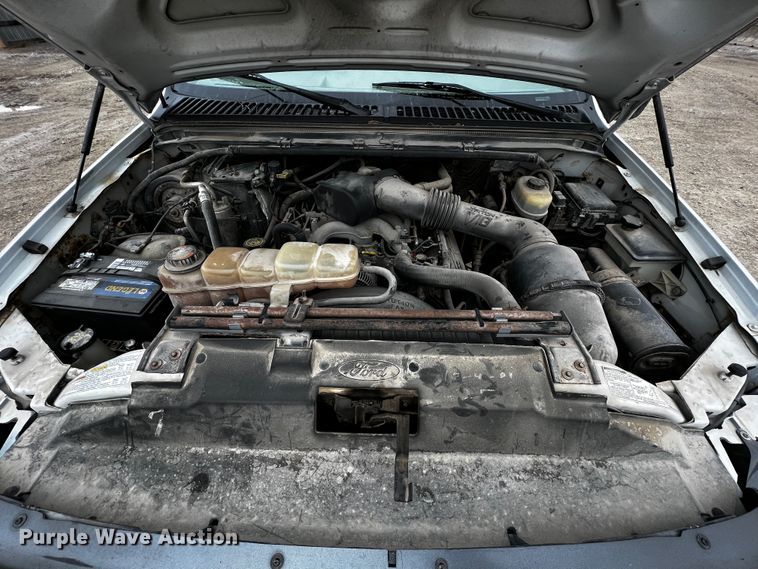 image for item JH9311 2000 Ford F450 Super Duty XL  flatbed truck