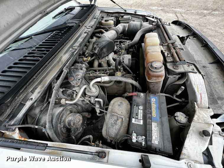 image for item JH9311 2000 Ford F450 Super Duty XL  flatbed truck