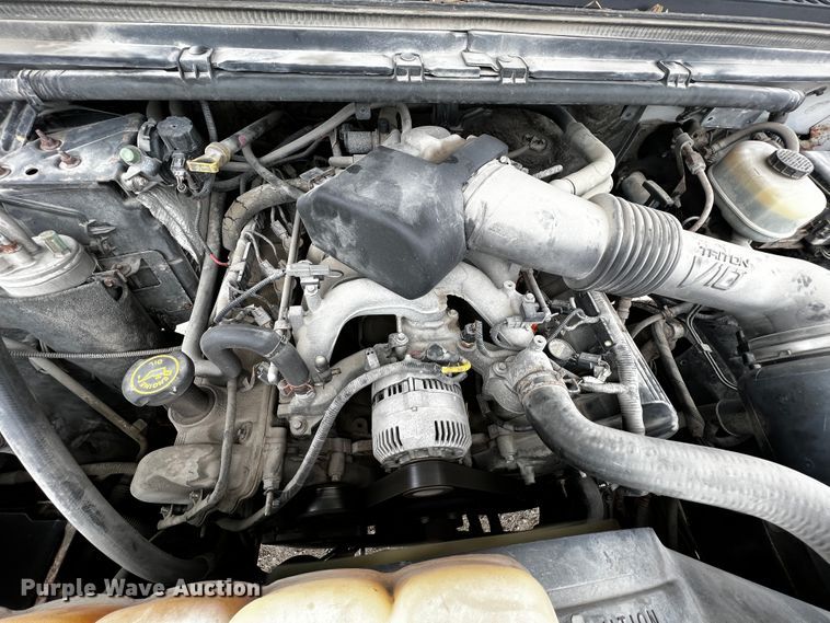 image for item JH9311 2000 Ford F450 Super Duty XL  flatbed truck