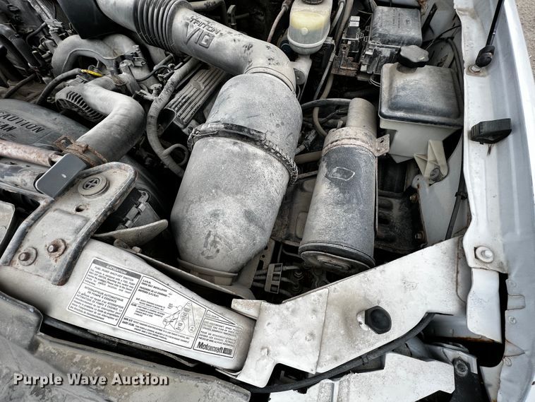 image for item JH9311 2000 Ford F450 Super Duty XL  flatbed truck