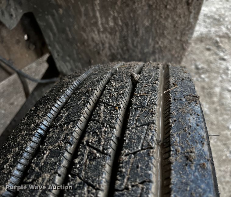 image for item JH9311 2000 Ford F450 Super Duty XL  flatbed truck