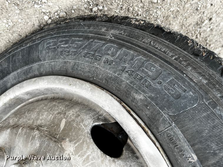 image for item JH9311 2000 Ford F450 Super Duty XL  flatbed truck