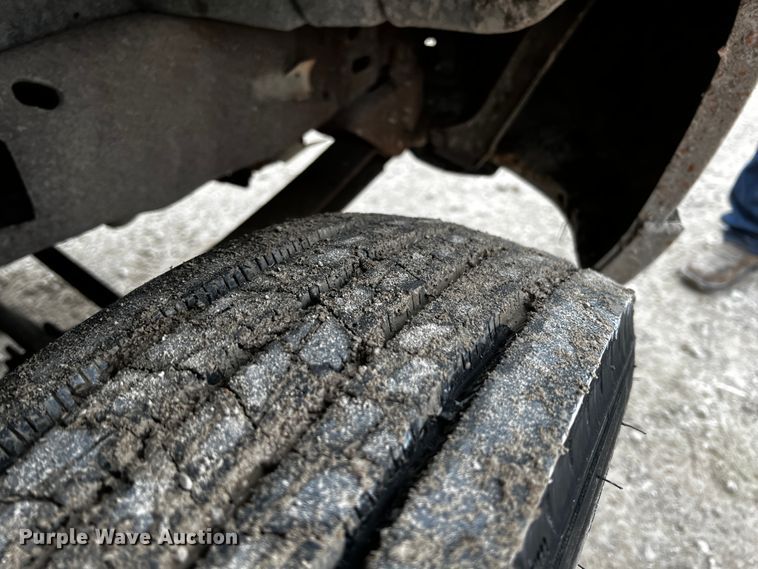 image for item JH9311 2000 Ford F450 Super Duty XL  flatbed truck