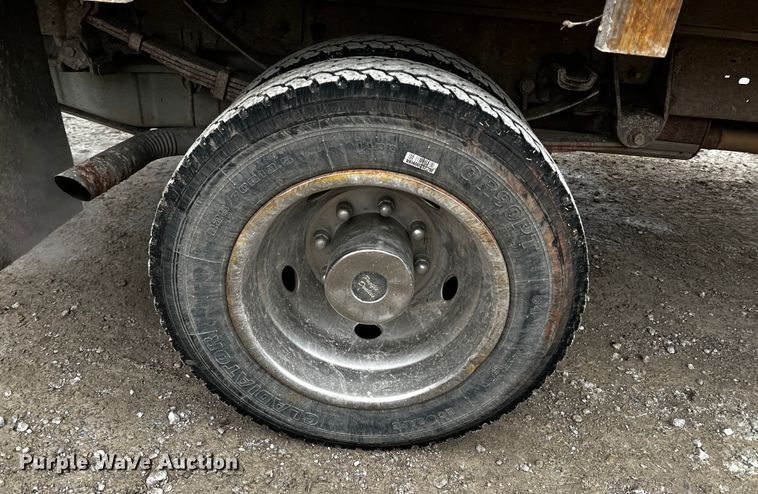 image for item JH9311 2000 Ford F450 Super Duty XL  flatbed truck