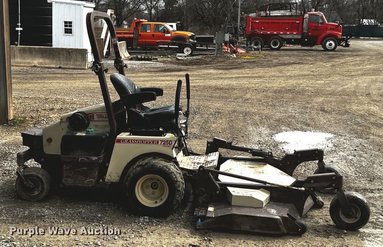 image for item JH9313 Grasshopper 725D  lawn mower