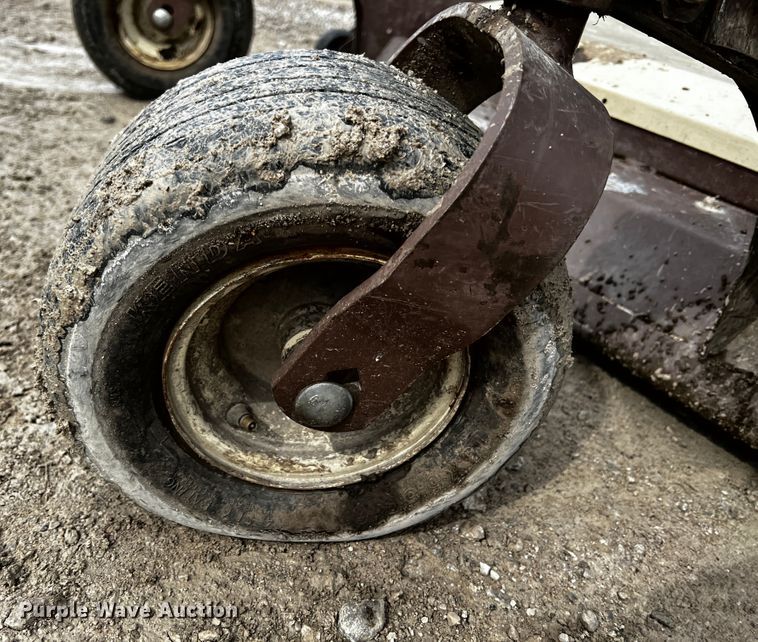 image for item JH9313 Grasshopper 725D  lawn mower