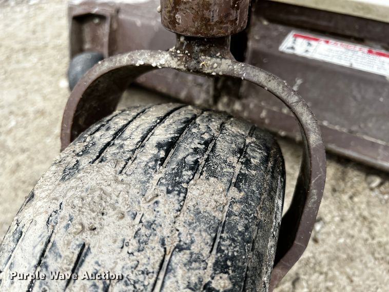 image for item JH9313 Grasshopper 725D  lawn mower