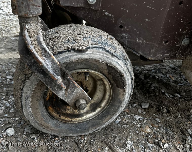 image for item JH9313 Grasshopper 725D  lawn mower