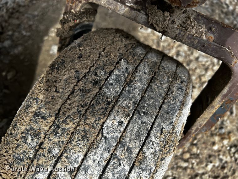 image for item JH9313 Grasshopper 725D  lawn mower