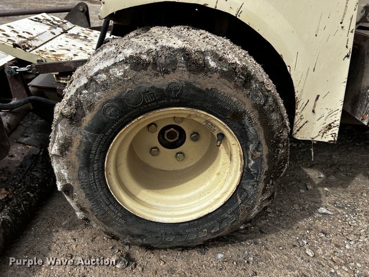 image for item JH9313 Grasshopper 725D  lawn mower