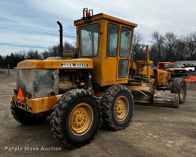 image for item JH9314 1973 John Deere 570A  motor grader