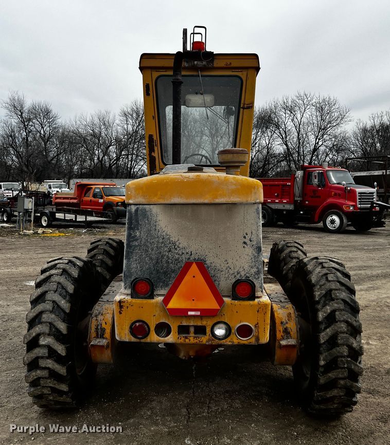 image for item JH9314 1973 John Deere 570A  motor grader