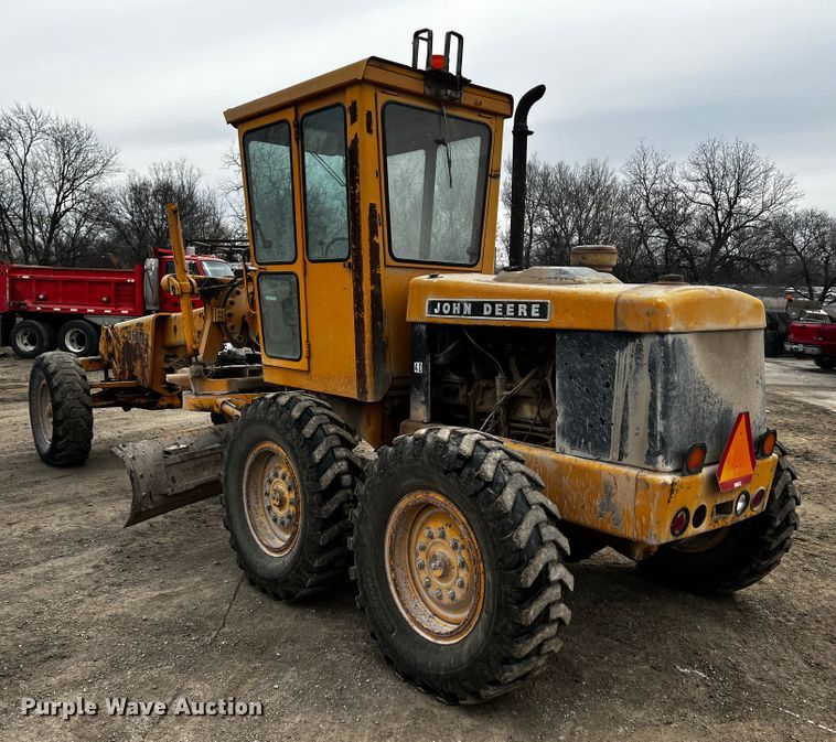 image for item JH9314 1973 John Deere 570A  motor grader