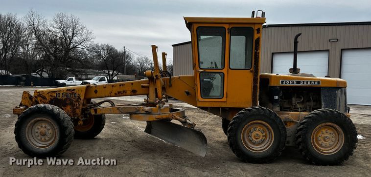 image for item JH9314 1973 John Deere 570A  motor grader