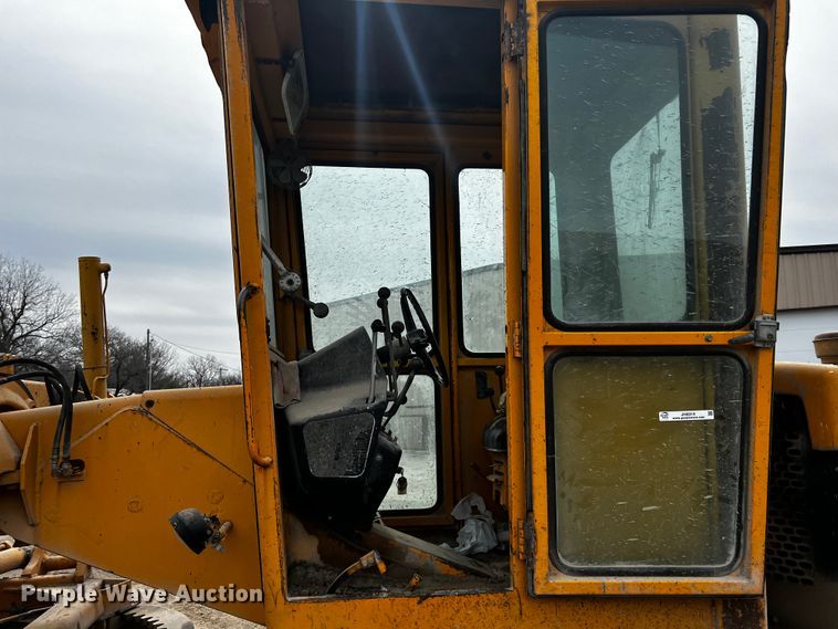 image for item JH9314 1973 John Deere 570A  motor grader