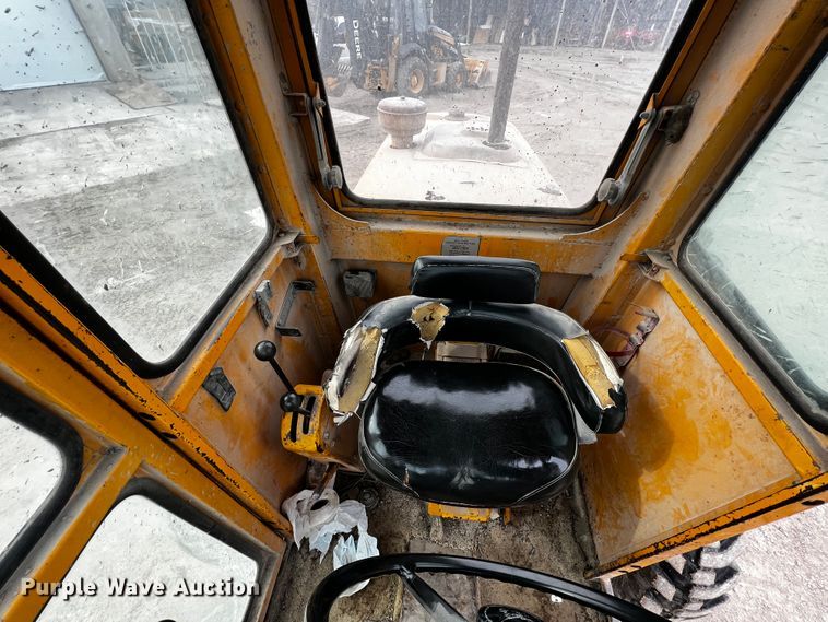 image for item JH9314 1973 John Deere 570A  motor grader