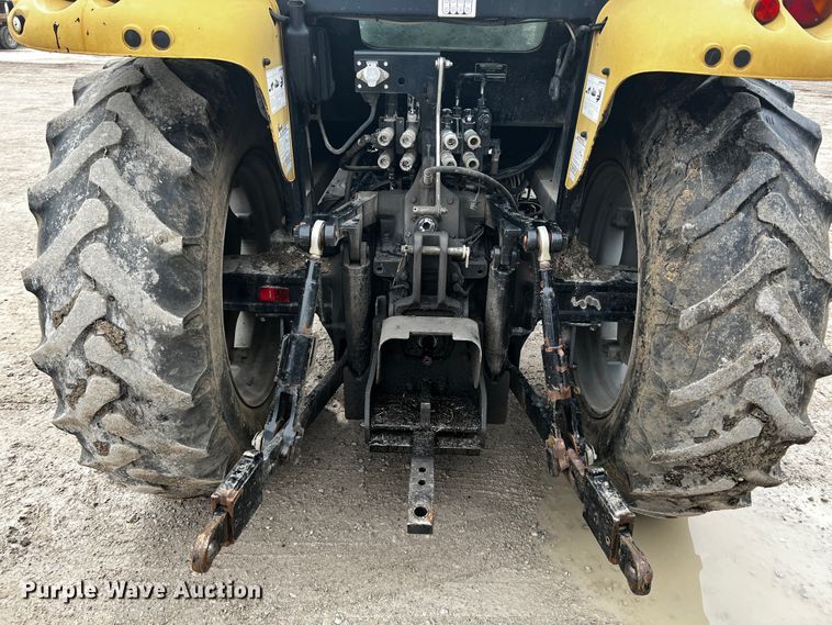 image for item JH9315 2006 Challenger MT465B  MFWD tractor