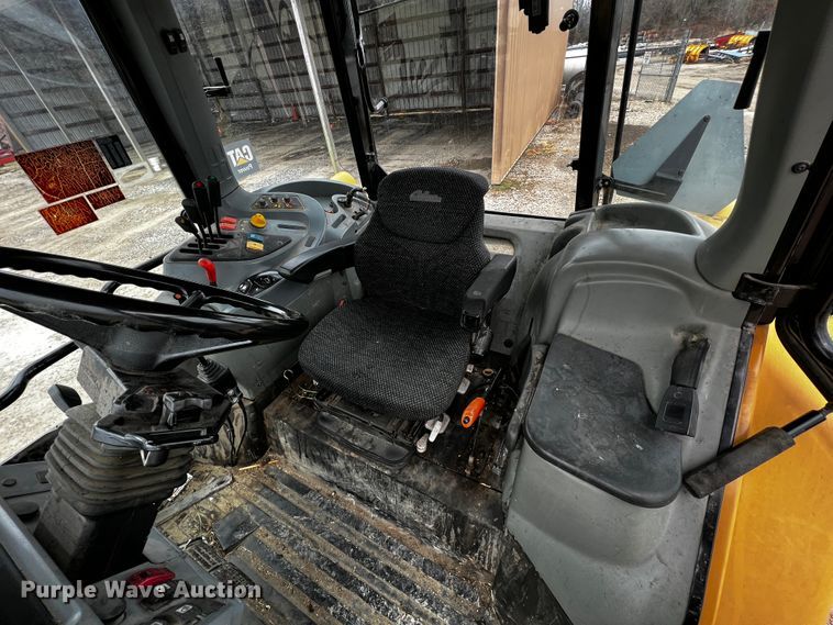 image for item JH9315 2006 Challenger MT465B  MFWD tractor