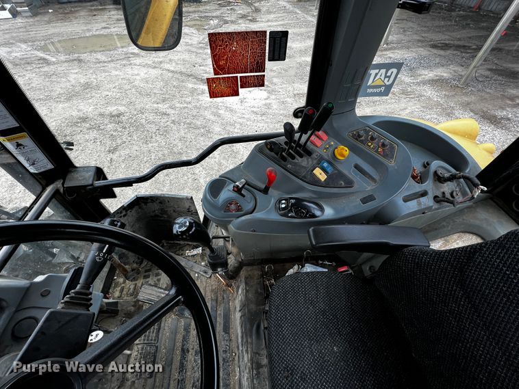 image for item JH9315 2006 Challenger MT465B  MFWD tractor