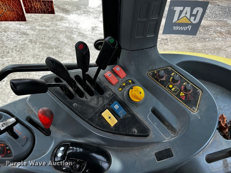 image for item JH9315 2006 Challenger MT465B  MFWD tractor