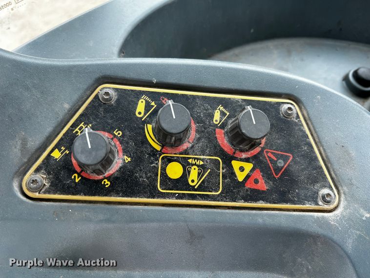 image for item JH9315 2006 Challenger MT465B  MFWD tractor