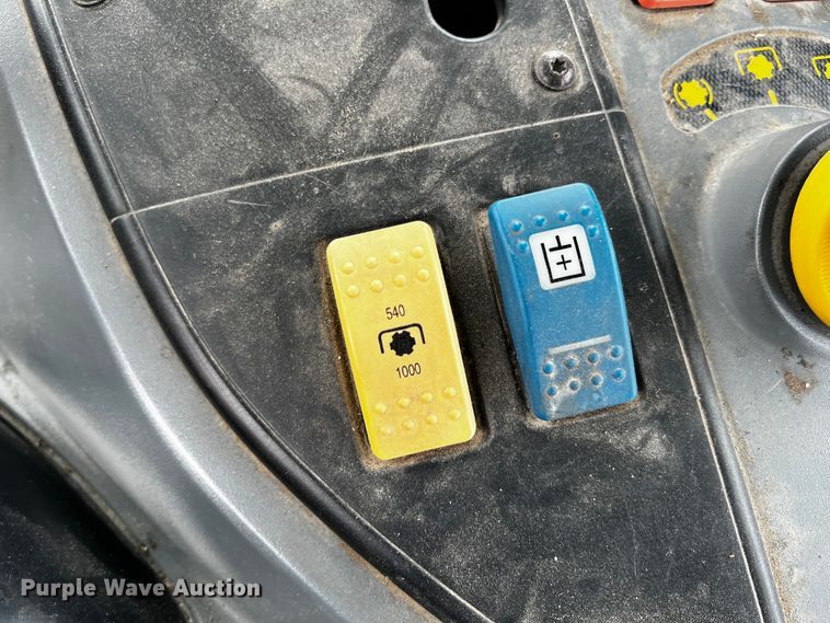 image for item JH9315 2006 Challenger MT465B  MFWD tractor