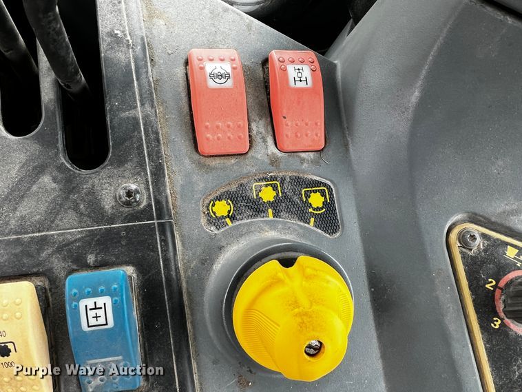 image for item JH9315 2006 Challenger MT465B  MFWD tractor