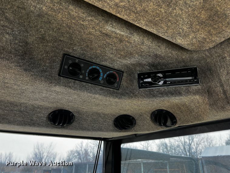 image for item JH9315 2006 Challenger MT465B  MFWD tractor