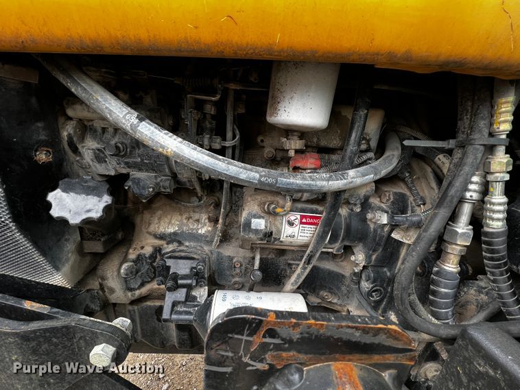 image for item JH9315 2006 Challenger MT465B  MFWD tractor