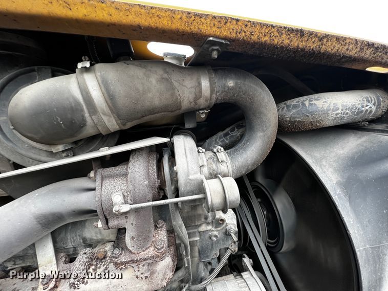 image for item JH9315 2006 Challenger MT465B  MFWD tractor