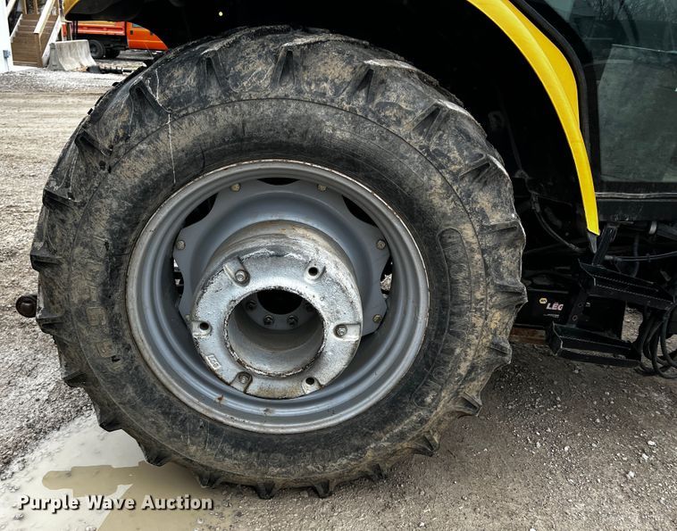 image for item JH9315 2006 Challenger MT465B  MFWD tractor