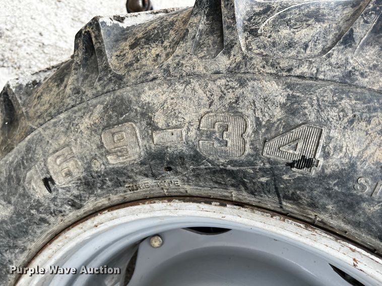 image for item JH9315 2006 Challenger MT465B  MFWD tractor