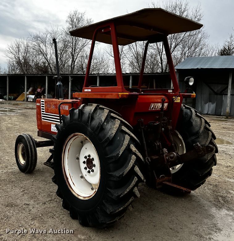 image for item JH9316 Hesston 780  tractor