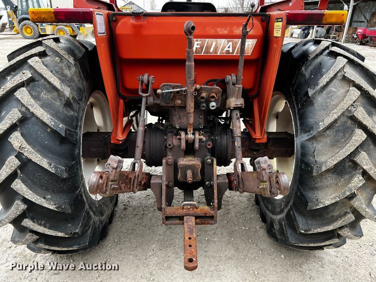 image for item JH9316 Hesston 780  tractor