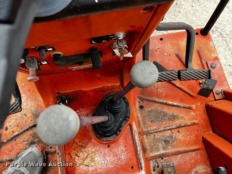 image for item JH9316 Hesston 780  tractor