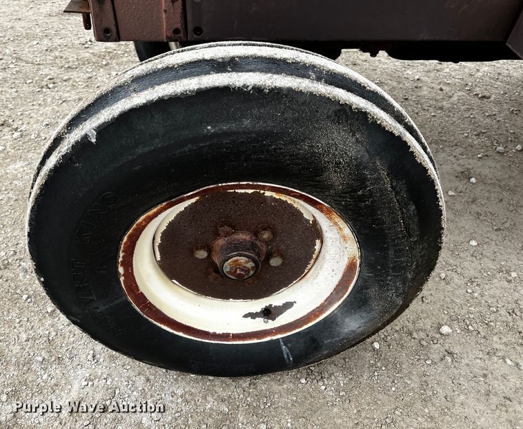 image for item JH9316 Hesston 780  tractor