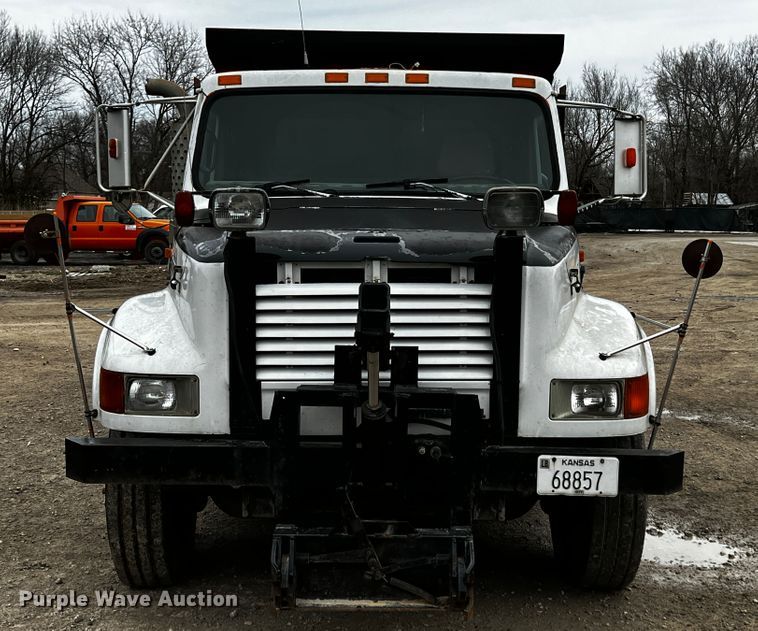 image for item JH9317 1993 International 4900  dump truck