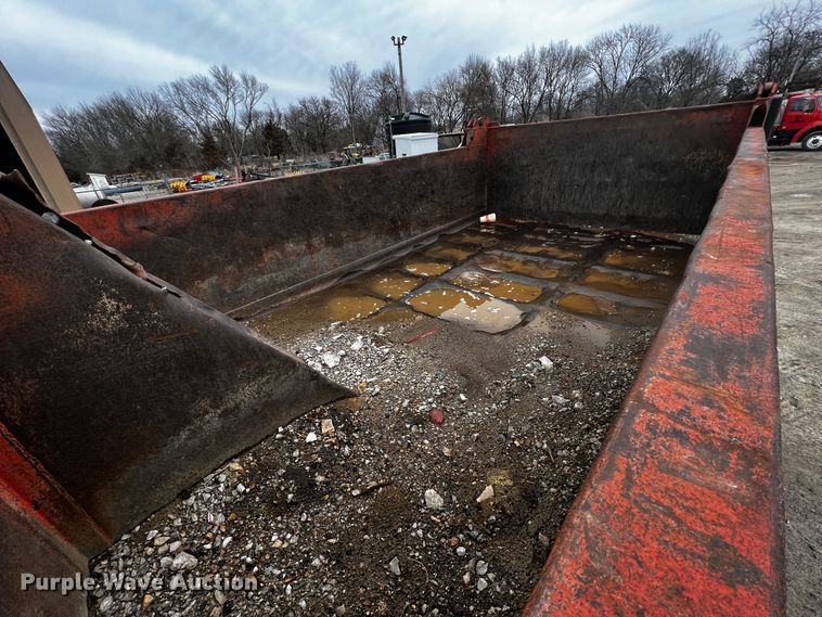 image for item JH9317 1993 International 4900  dump truck